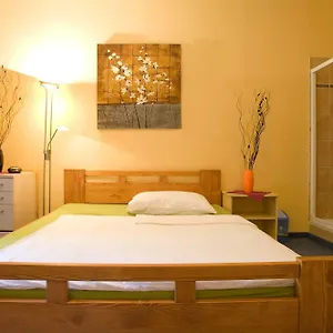 Hotel Club, Praha